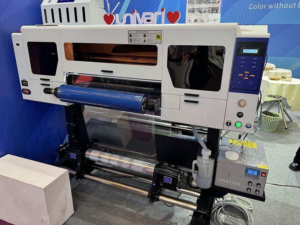 A2 A3 ดิจิตอล 60 ซม DTF สติ๊กเกอร์ UV Printer กระจกเครื่องพิมพ์โลหะด้วยหัว 13200 U1